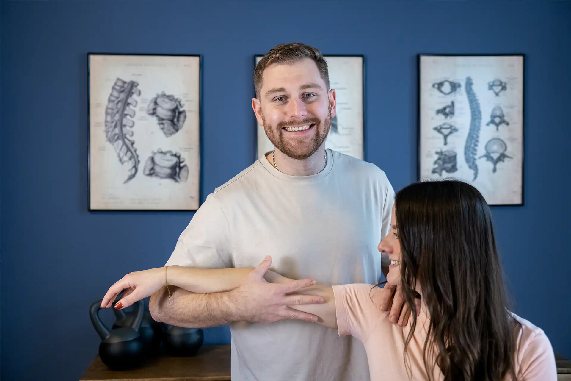 Marc Steckhan bei einer Physiotherapiebehandlung